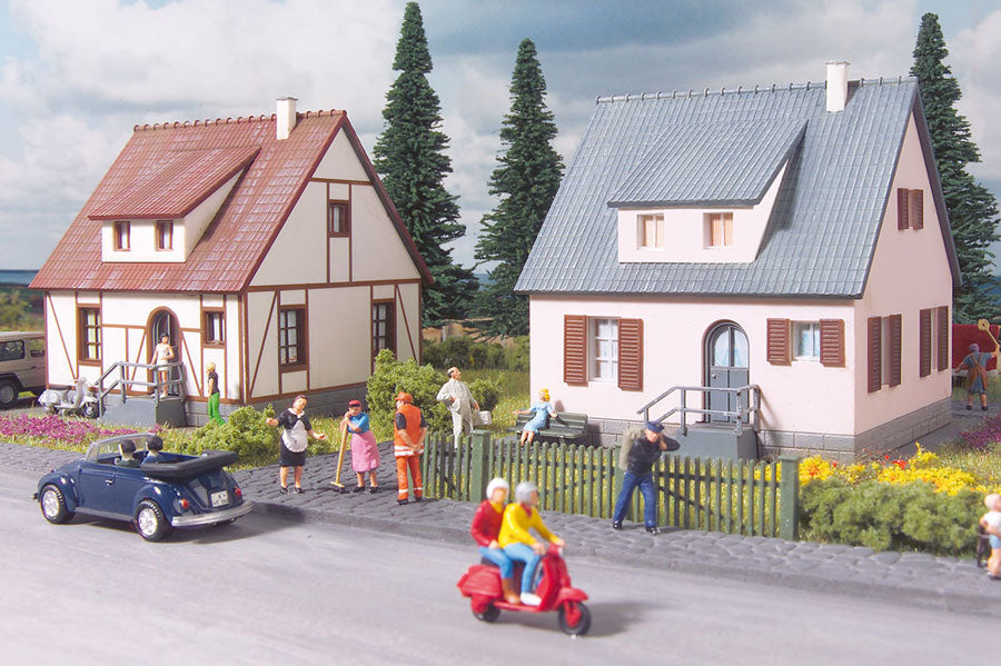 Classic Line Neuburg Cottages, Building Kit (HO-Scale)