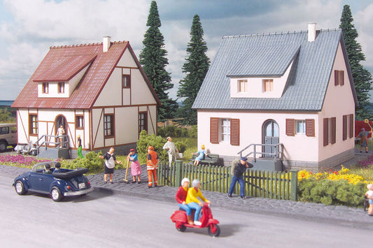 Classic Line Neuburg Cottages, Building Kit (HO-Scale)